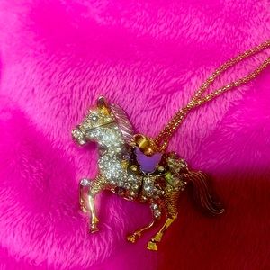 Betsey Johnson Strass Show pony